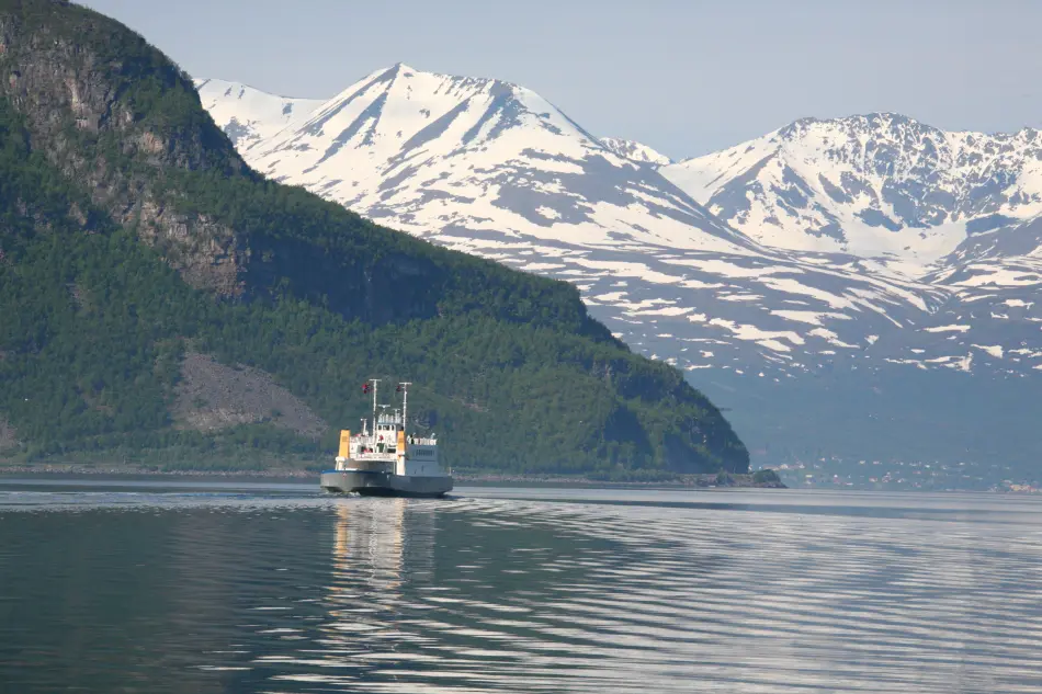 montagnes enneigées