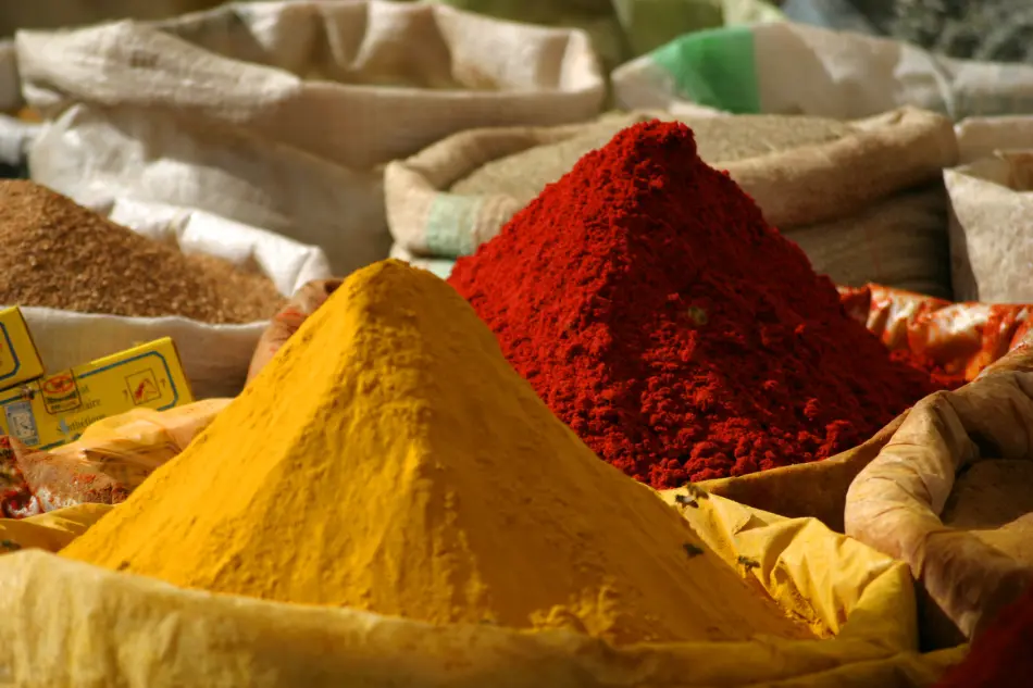Epices jaune et rouge